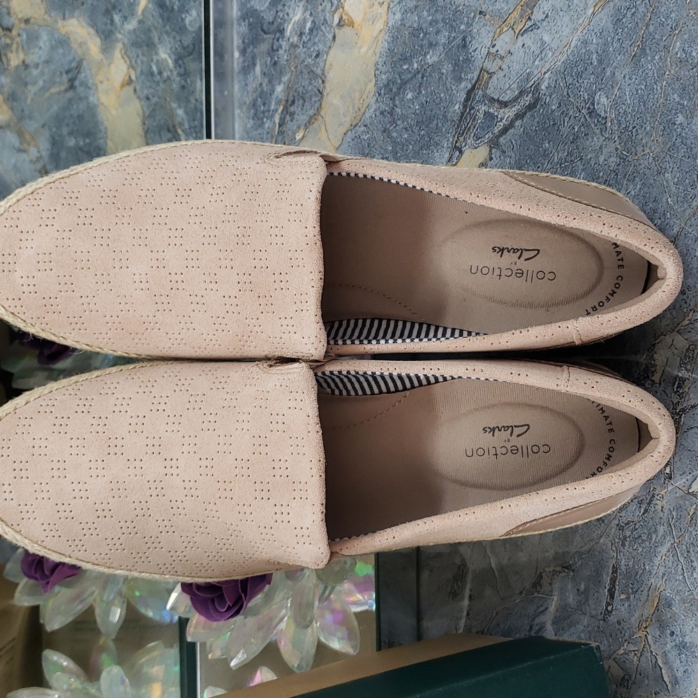 Clarks Tan Loafers - Picture 2 of 7